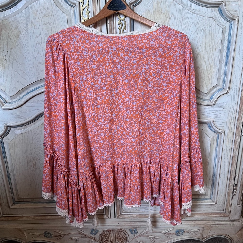 Chelsea And Violet Plus (Size LG) RAYON Boho Floral LACE Tassle Top